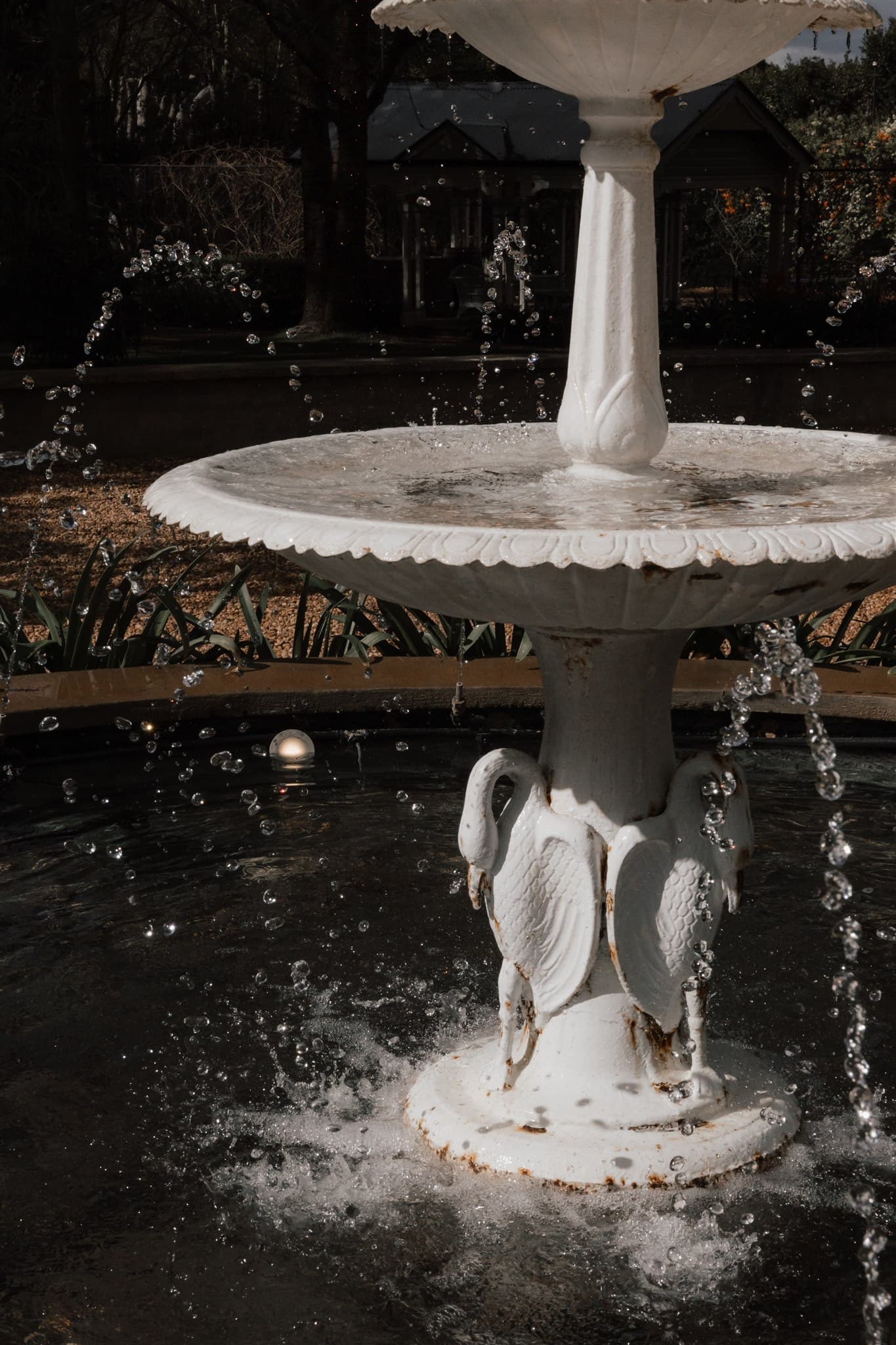 Garden water fountain