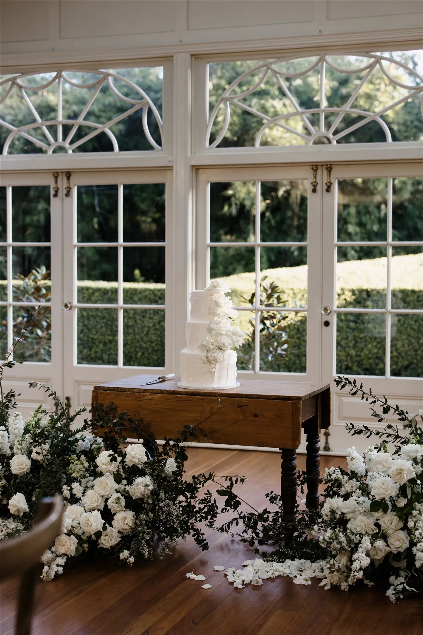 Wedding cake with table and cake